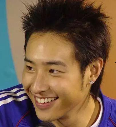 戴耳钉的明星,戴耳钉的明星风采大盘点